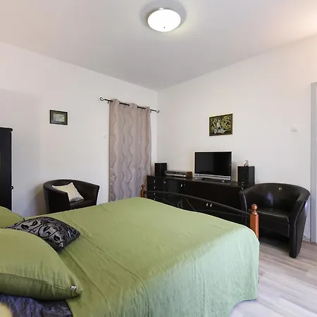Apartment Dado